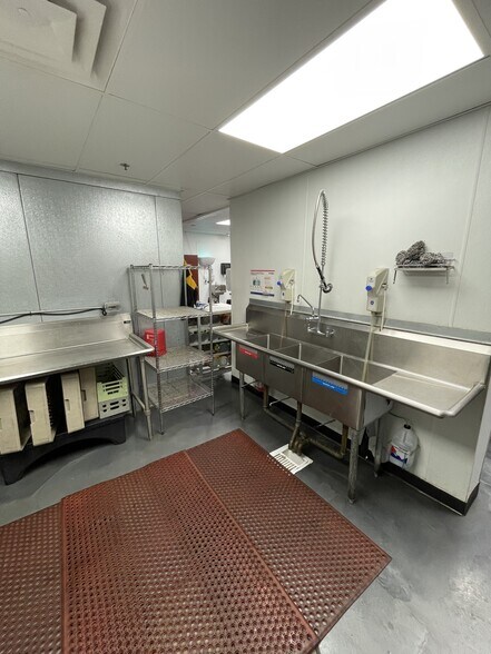 More Photos Of 7900 N 70th Ave, Glendale Warehouse For Sale