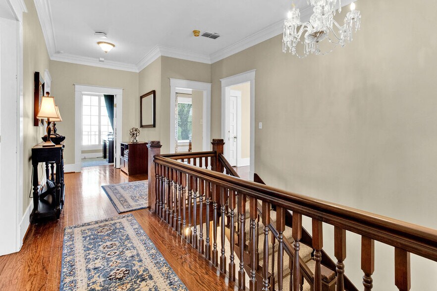 More Photos Of 313 E Charnwood St, Tyler Office For Lease