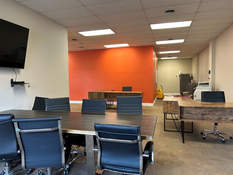 More Photos Of 3055 Madison Rd, Cincinnati Storefront Retail Residential For Lease