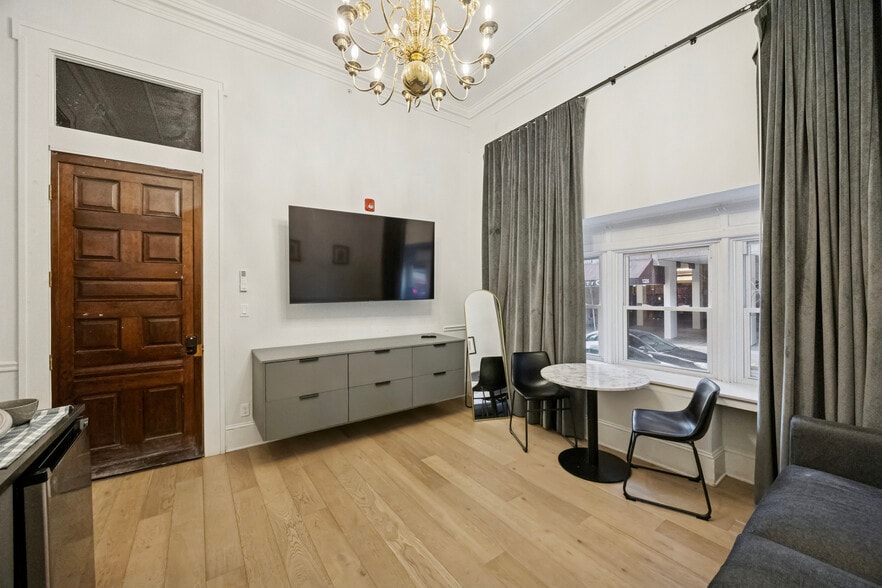 More Photos Of 1325 Spruce St, Philadelphia Hotel For Sale