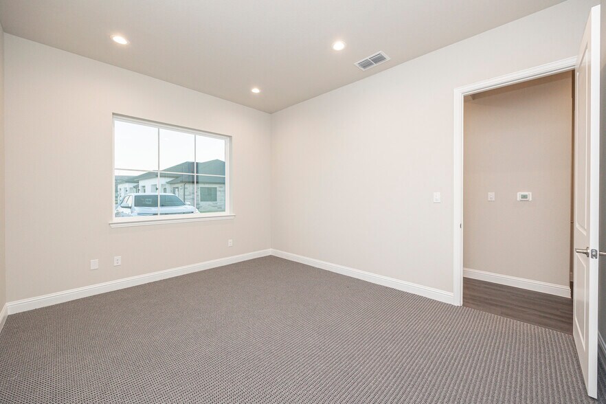 More Photos Of 6000 Alma Rd, McKinney Office For Lease