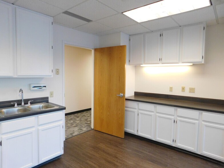 More Photos Of 7300 France Ave S, Edina Medical For Sale