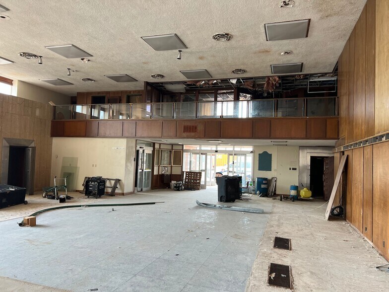 More Photos Of 100 N Main St, Corsicana Office Residential For Sale