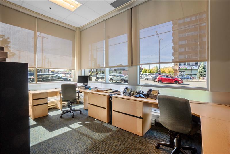 More Photos Of , Montréal Office For Sale