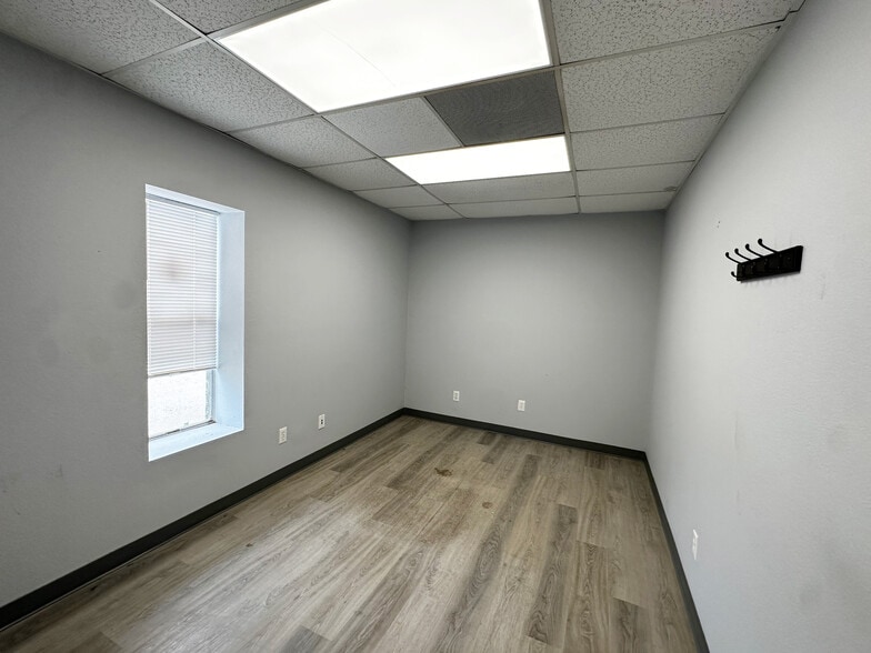 More Photos Of 13430 Conklin Ln, Houston Industrial For Lease
