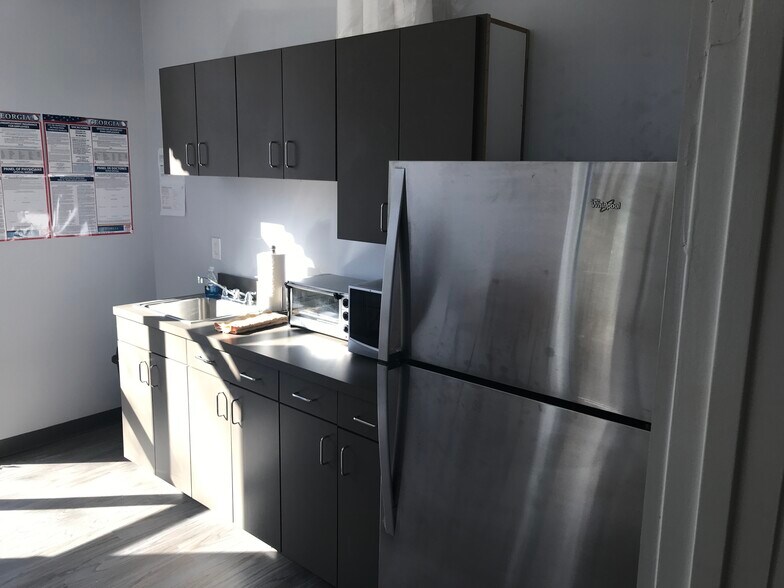 More Photos Of 3662 Flakes Mill Rd, Decatur Office For Lease