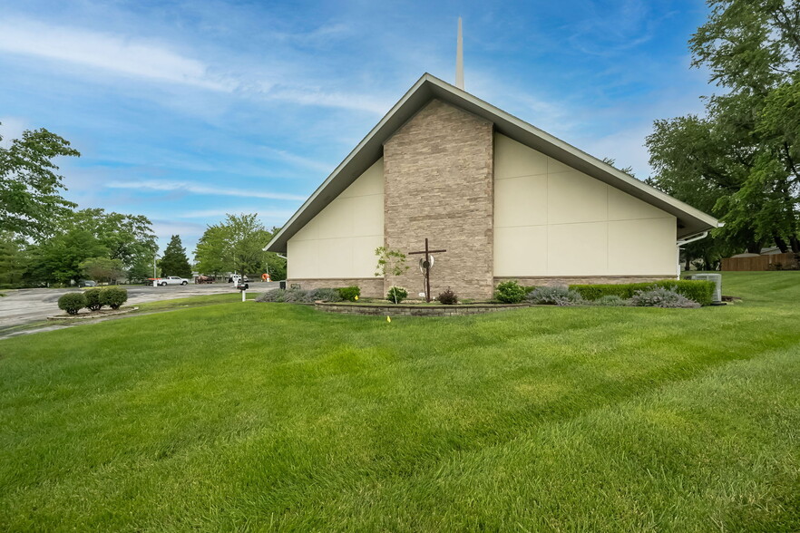 Primary Photo Of 6930 Mexico Rd, Saint Peters Religious Facility For Sale