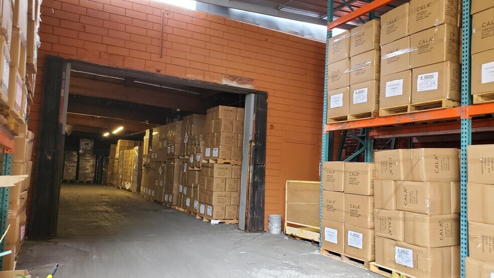 More Photos Of 2301-2305 S Main St, Los Angeles Warehouse For Lease