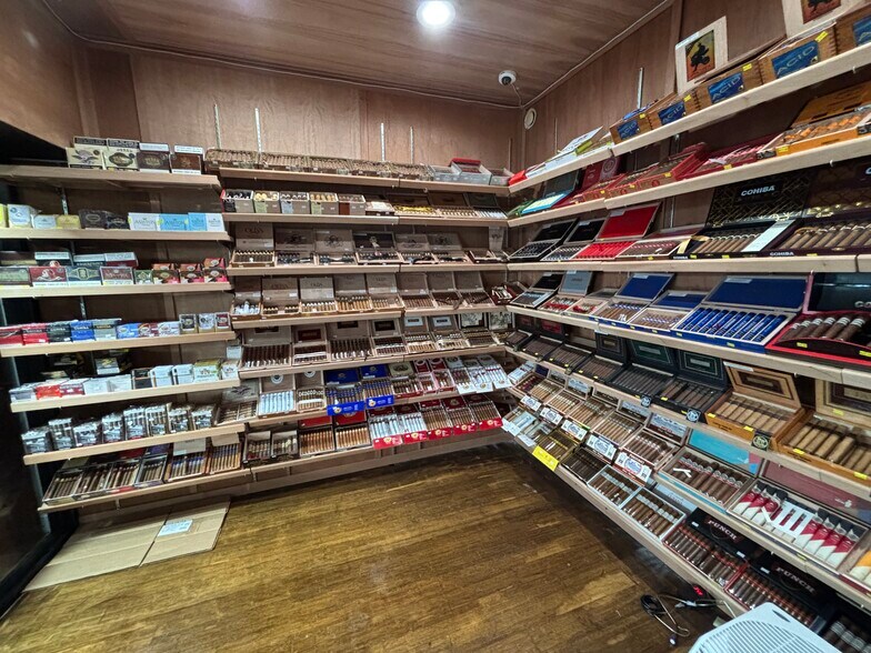 More Photos Of 542-544 Main St, Cromwell Freestanding For Lease