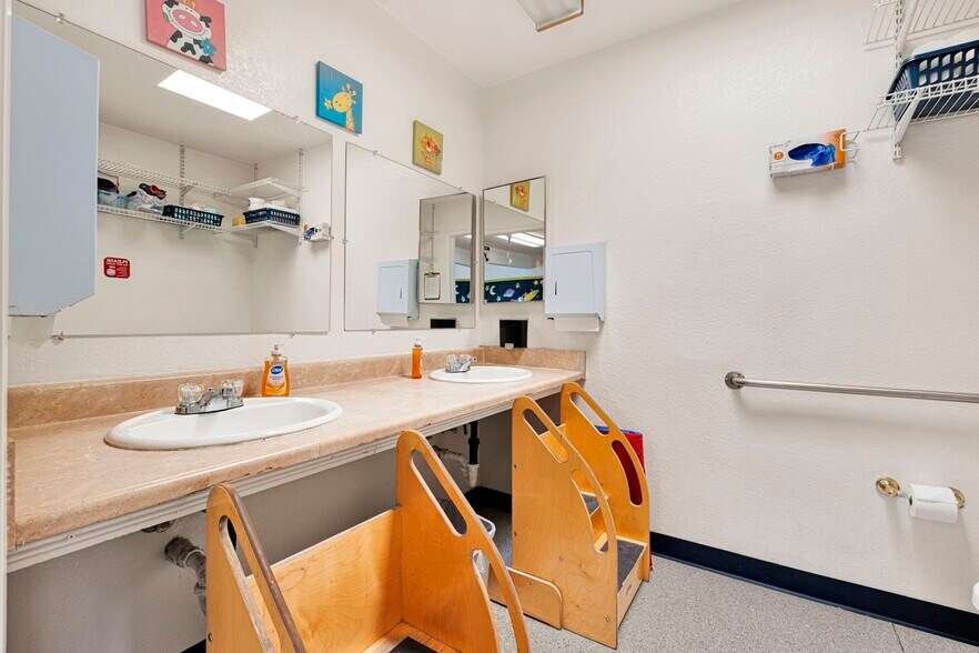 More Photos Of 12883 Amethyst Rd, Victorville Daycare Center For Sale