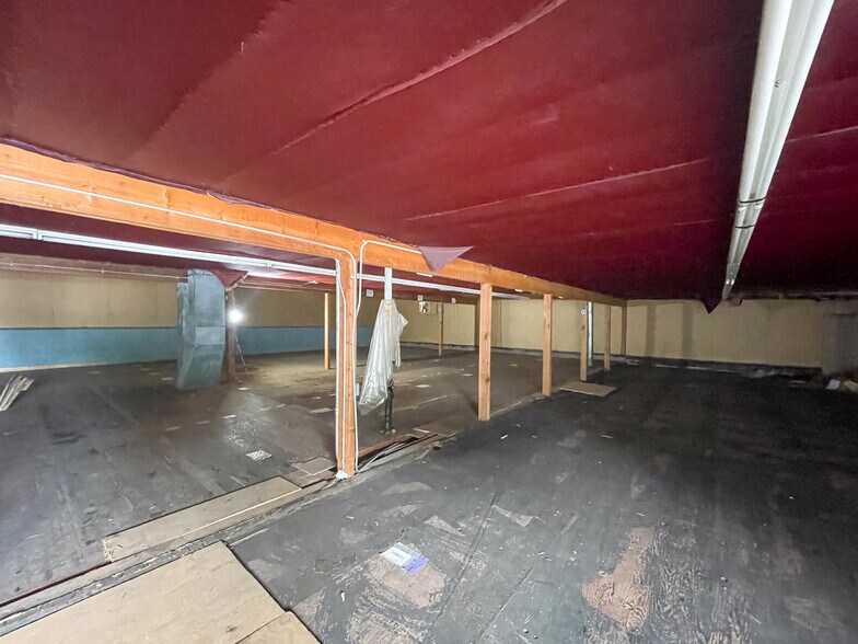 More Photos Of 2303 SE 14th St, Des Moines Warehouse For Lease