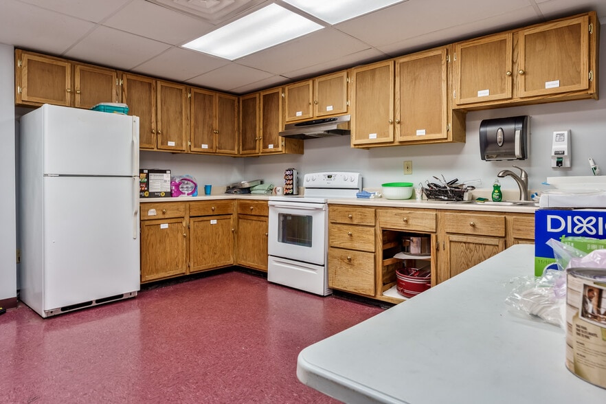 More Photos Of 4312 20th St, Rockford Religious Facility For Sale