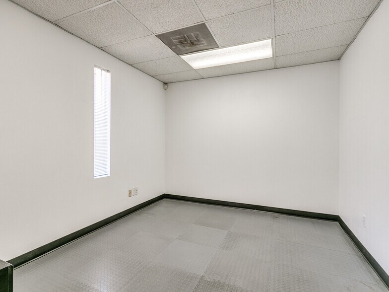 More Photos Of 1608 E State Highway 152, Mustang Warehouse For Sale