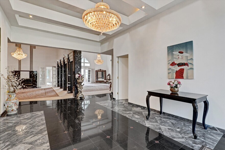 More Photos Of 4623 Hayvenhurst Ave, Encino Apartments For Sale