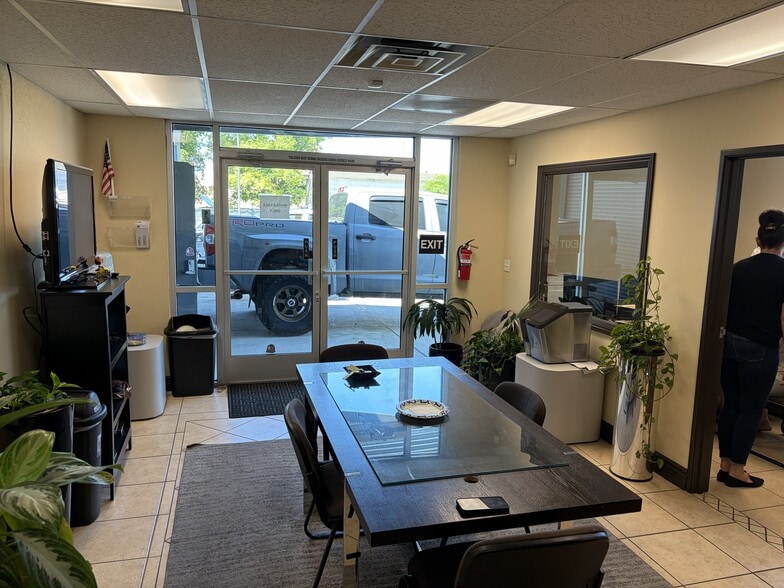 More Photos Of 2216 Sutterville Rd, Sacramento Auto Dealership For Lease