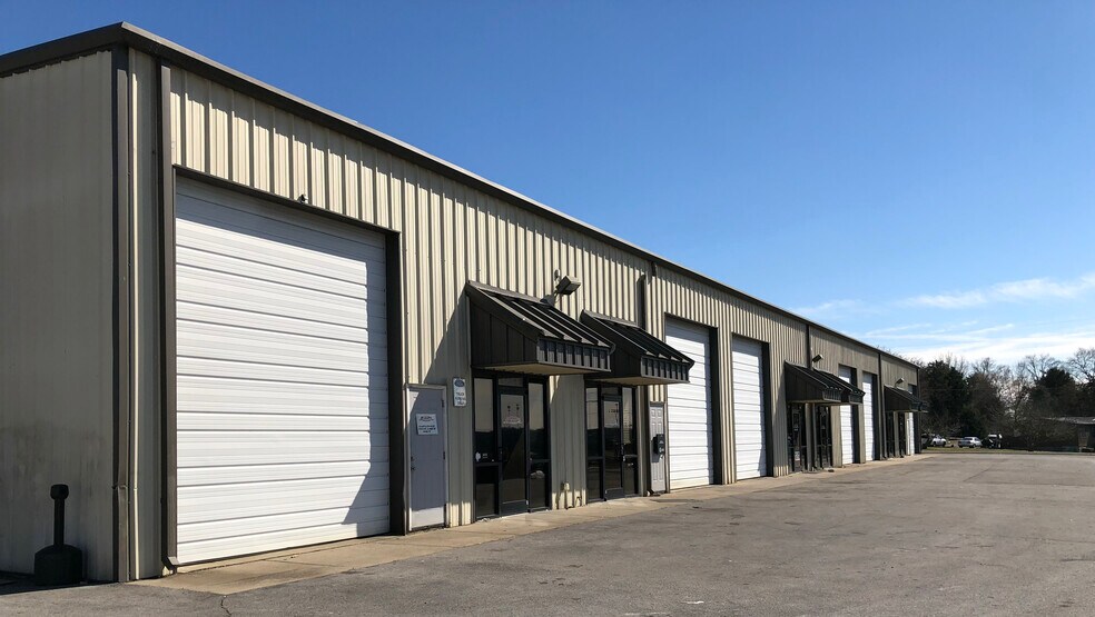Primary Photo Of 304 Sand Hill Rd, La Vergne Warehouse For Lease