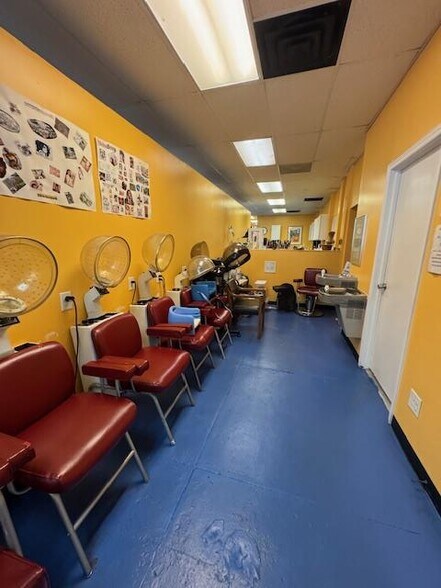 More Photos Of 519 S Elm St, Greensboro Storefront For Sale