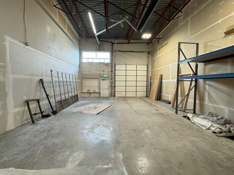 More Photos Of 13308 76th Ave, Surrey Warehouse For Lease