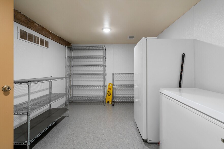 More Photos Of 915 S Clinton St, Stockbridge Restaurant For Sale