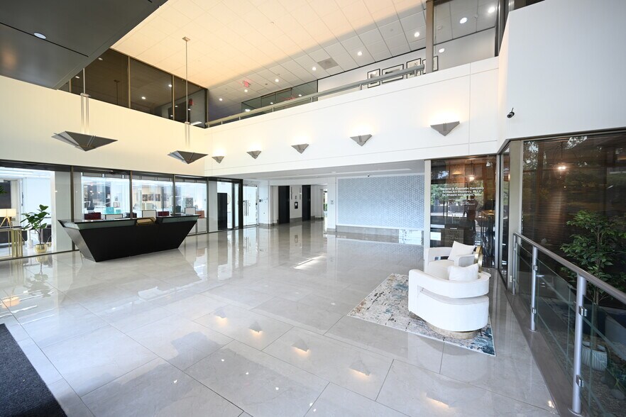 More Photos Of 2401 Fountain View Dr, Houston Office For Lease