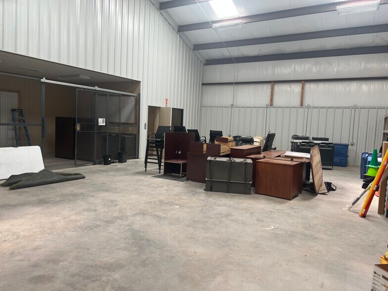 More Photos Of 6413 N State Highway 349, Midland Warehouse For Lease