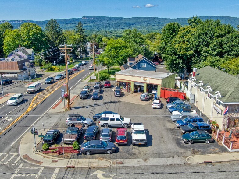 Primary Photo Of 185 Main St, New Paltz Auto Repair For Sale