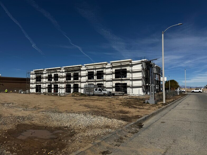 More Photos Of 42155 11th St W, Palmdale Medical For Lease