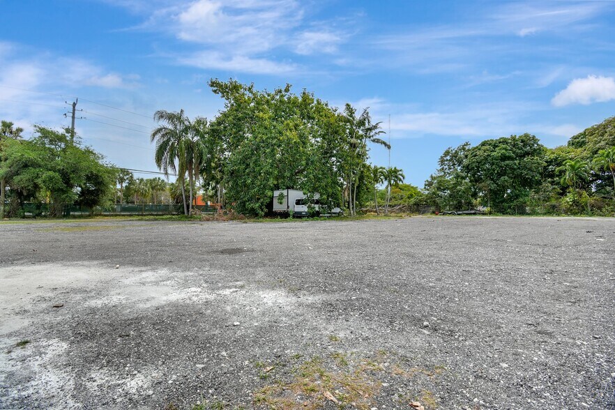More Photos Of 2160 NW 24th St, Fort Lauderdale Auto Dealership For Sale