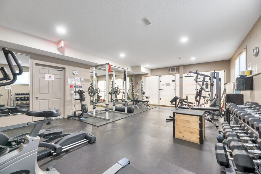 More Photos Of 118 Canal Gdns, Strathmore Light Distribution For Sale