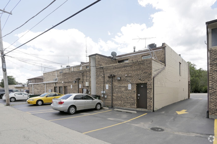 More Photos Of 535-541 N Lake St, Mundelein Storefront Retail Residential For Lease