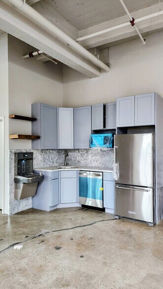More Photos Of 42-45 12th St, Long Island City Manufacturing For Lease