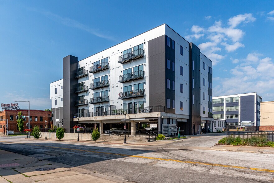 Primary Photo Of 400 W River Dr, Davenport Apartments For Sale