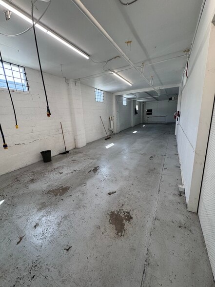 More Photos Of 2702 A St, Tacoma Warehouse For Lease