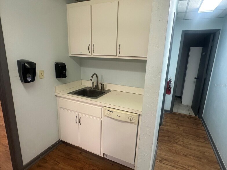 More Photos Of 4001 W Newberry Rd, Gainesville Office For Lease