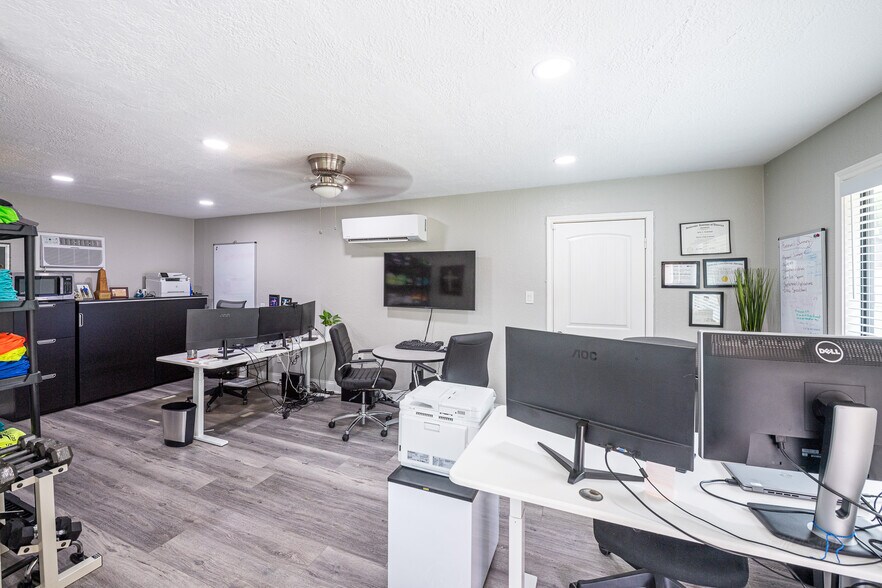 More Photos Of 25142 Roesner Ln, Katy Office Residential For Lease