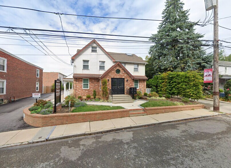 Primary Photo Of 136 Garrett Ave, Bryn Mawr Office Residential For Lease