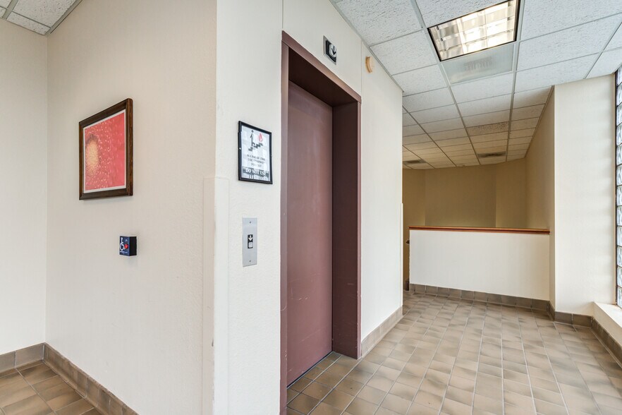More Photos Of 3802-3806 Interstate 27, Lubbock Office For Sale