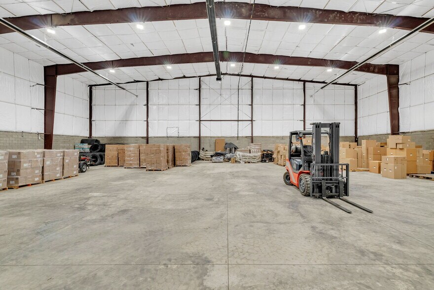 More Photos Of 1475 S Newburgh Rd, Westland Light Distribution For Sale