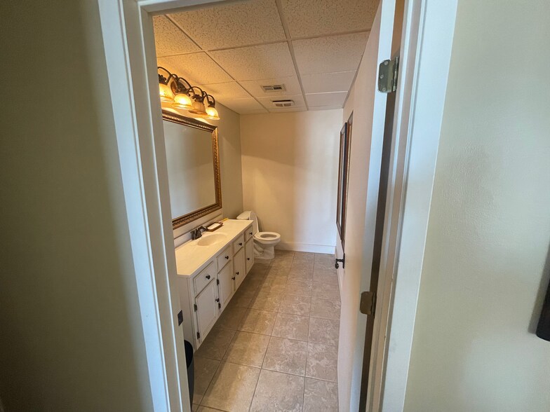 More Photos Of 148 S Houston St, Wharton Office For Sale