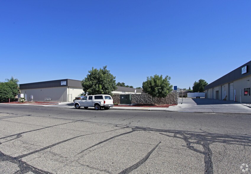 More Photos Of 1113 Dayton Ave, Clovis Warehouse For Lease
