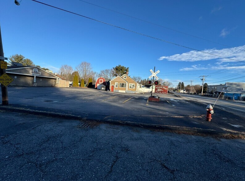 More Photos Of 85 Main St, Oxford Restaurant For Sale