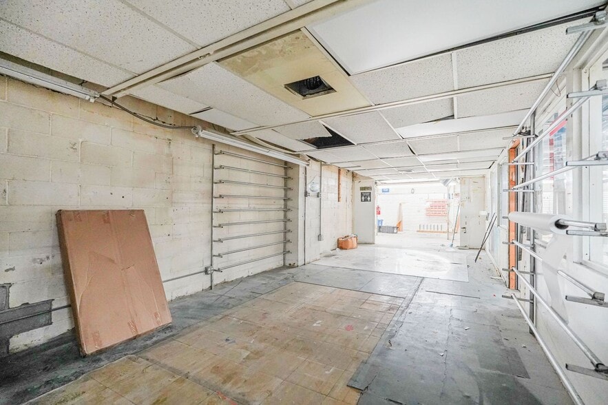 More Photos Of 1940 McDonald Ave, Brooklyn Auto Repair For Lease
