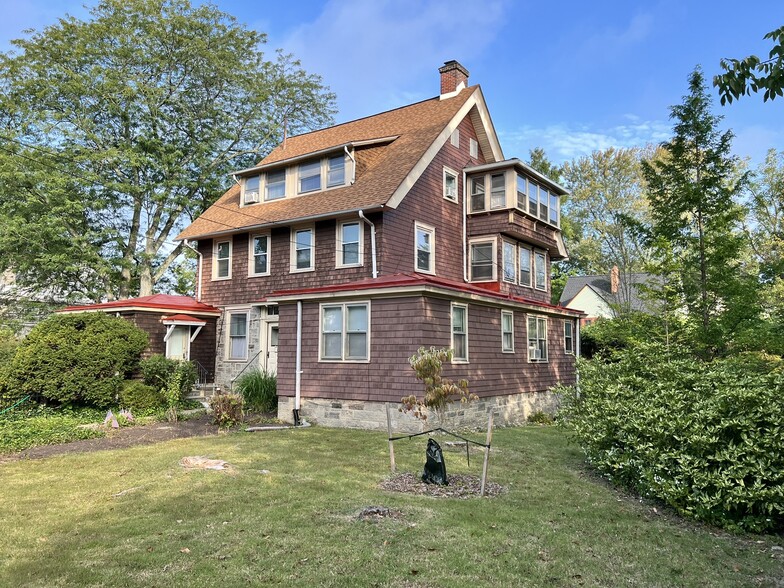 More Photos Of 29 W Stratford Ave, Lansdowne Apartments For Sale