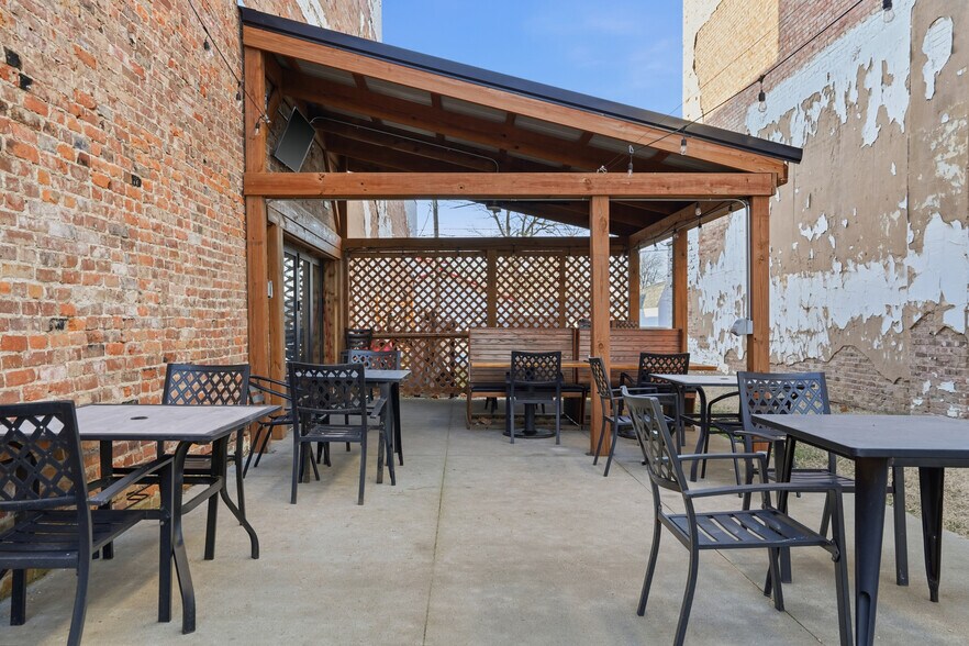 More Photos Of 103 N Allen St, Centralia General Retail For Sale