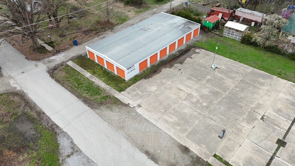 More Photos Of 602 N Poplar St, Centralia Self Storage For Sale