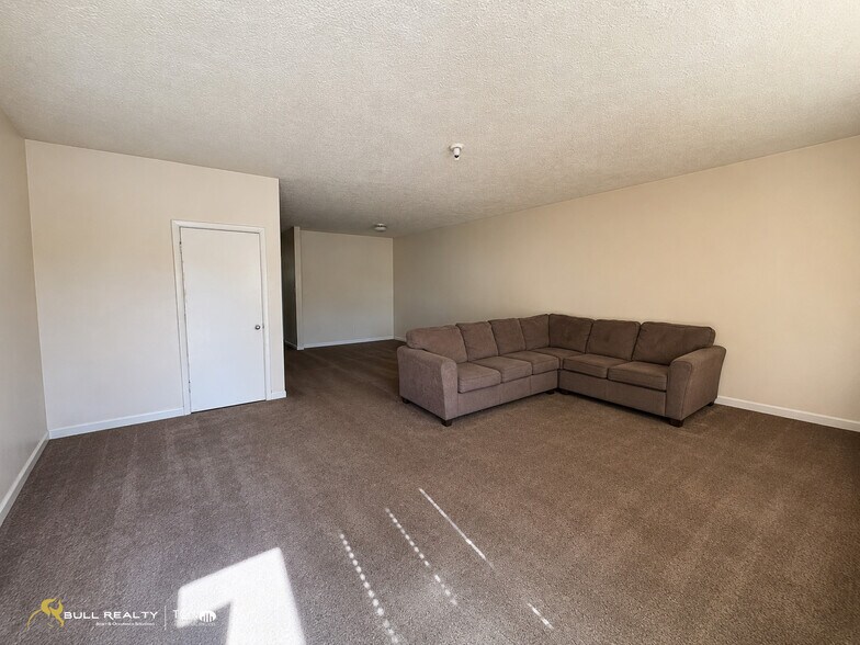 More Photos Of 530 NE Parkway Dr, Atlanta Apartments For Sale