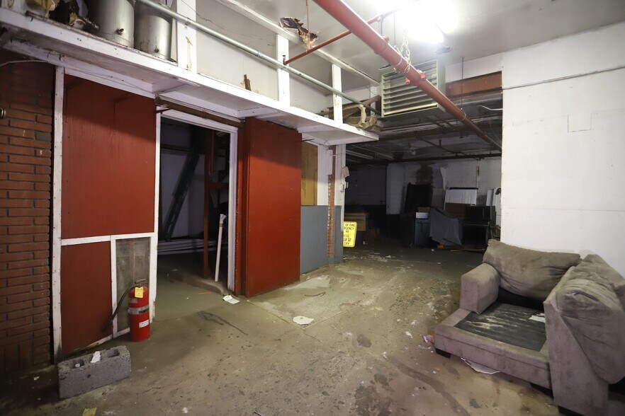 More Photos Of 136-138 34th St, Union City Warehouse For Lease