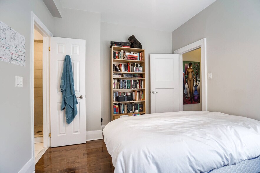 More Photos Of 4 Oriole Gdns, Toronto Apartments For Sale