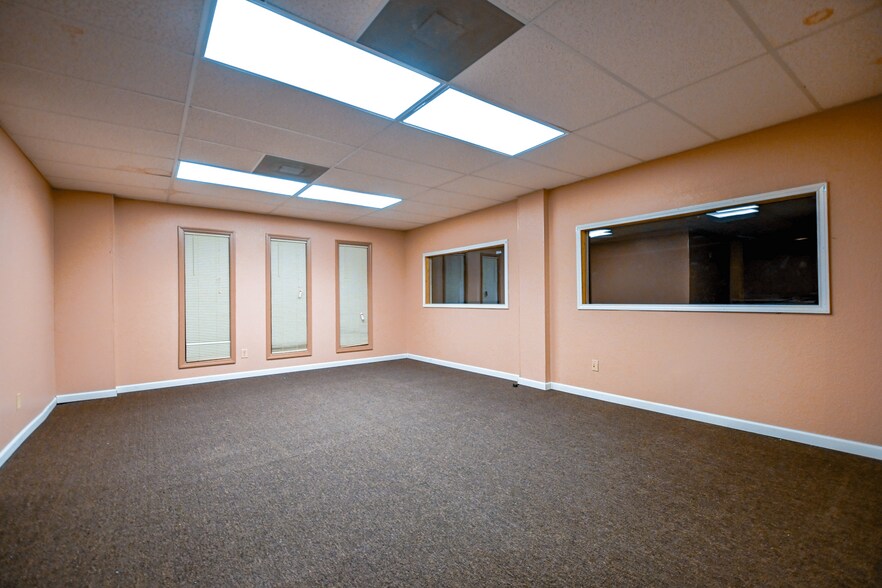 More Photos Of 3603 Fredericksburg Rd, San Antonio Storefront For Sale