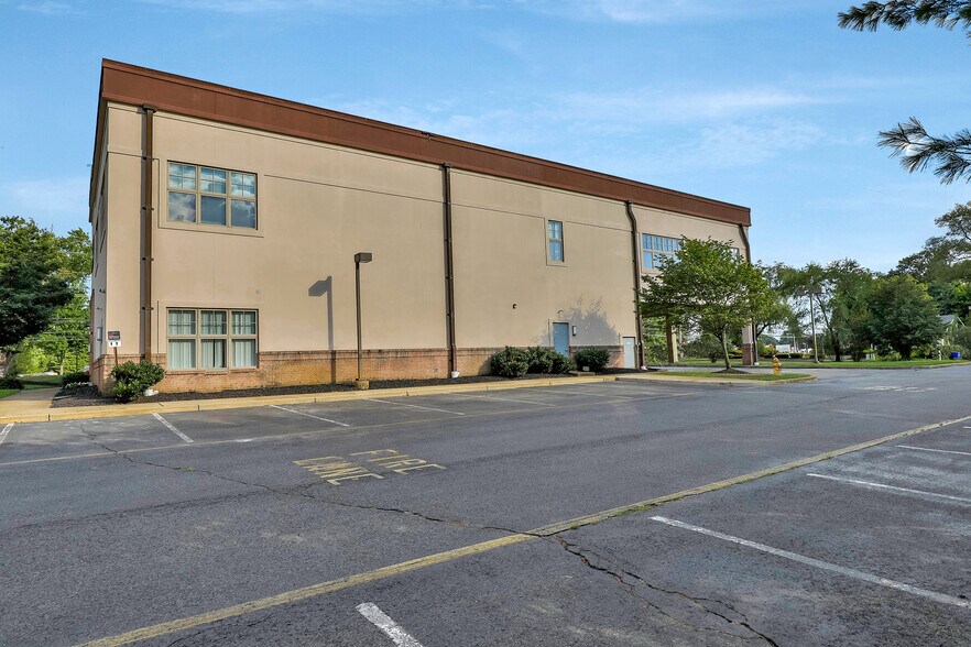 More Photos Of 1400 Hooper Ave, Toms River Coworking Space